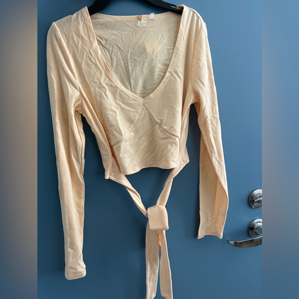 PacSun top. Size M. *wrinkled bc folded up*